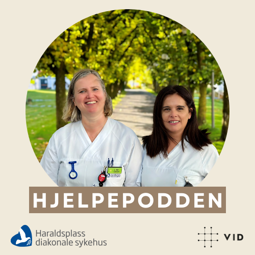 Et par kvinner i hvite skjorter