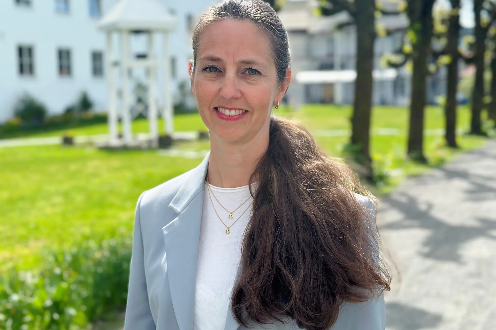 En person med langt hår